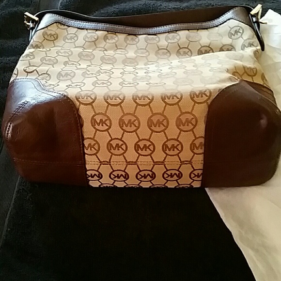 Michael kors purse - Picture 3 of 6